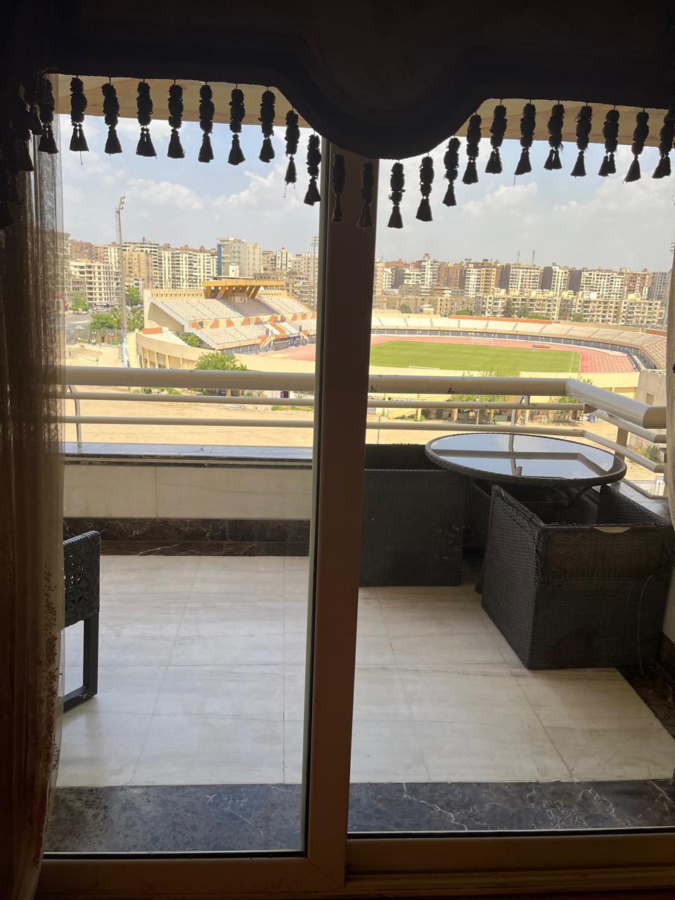 شقه للبيع في مصر الجديده عمارات خلف العبور خلف دار المشاة مطلة علي النادي وعلي الحرس الجمهوري  الموقع مميز فيه ٣ نوادي  دار المشاة ودار الهيئة الهندسية ونادي طلائع الجيش