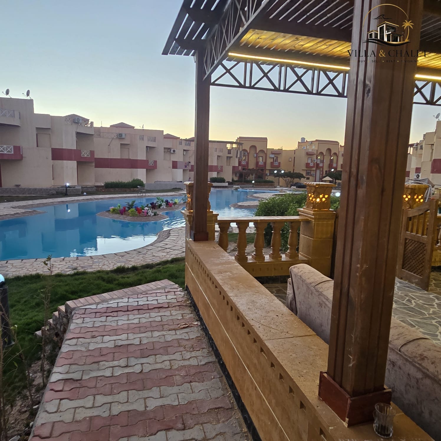 ڤيلا عائليه مميزه باطلاله رائعه على حمام السباحه وڤيو ساحر على البحر