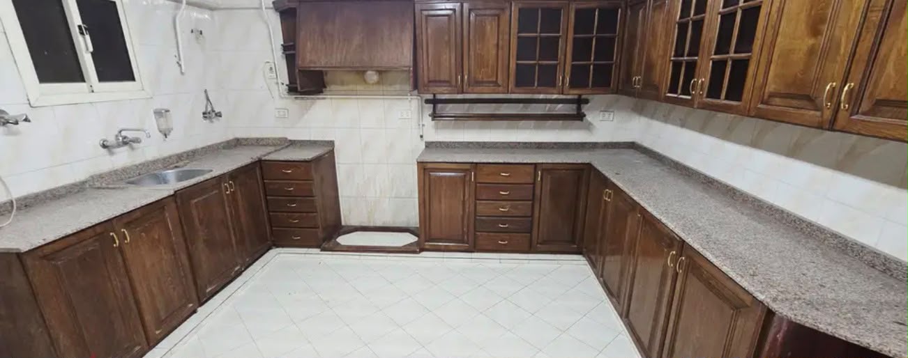 اللوكيشن المميز : ميدان لبنان- المهندسين-موقع مميز وحيوي جدا ناصية وواجهة 12 متر علي شارع- من المالك مباشرتا قلب ميدان لبنان تصلح سكن أو اداري او استثمار مضمون