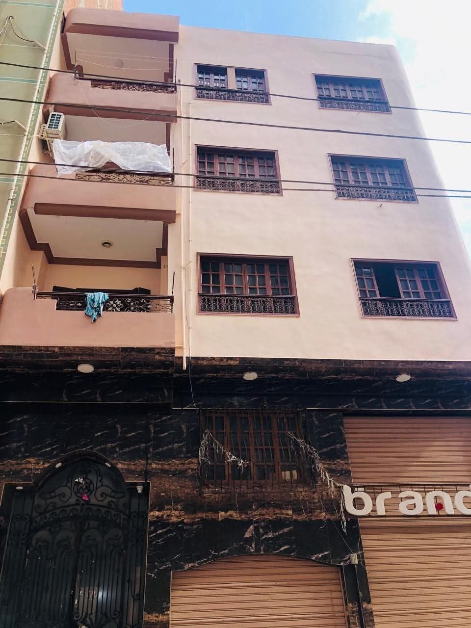 بيت للبيع في المنصوره  موقع مميز جدًا في المنصورة على الفاصل بين مبارك وأبو الليل