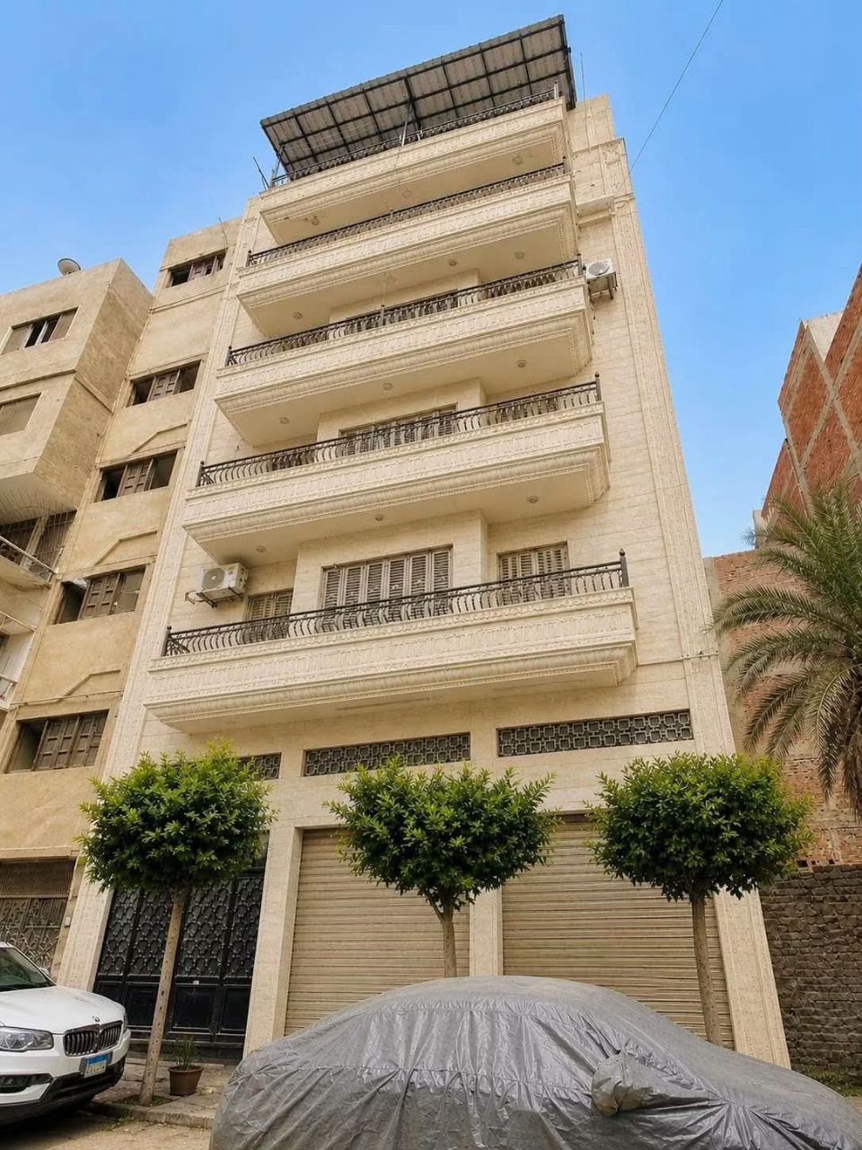 عمارة للبيع – حي الجامعة أمام القرية الأولمبية