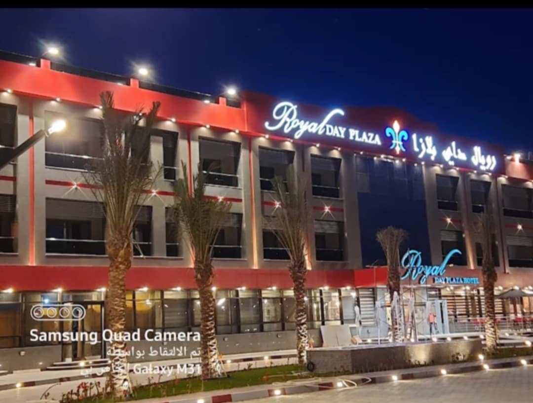 محل للبيع في مول وفندق سياحى 