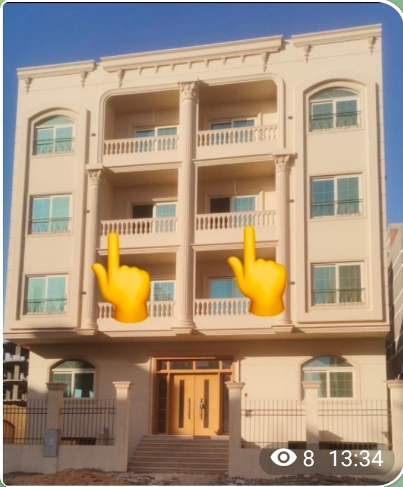 شقة في موقع تحفه نصف تشطيب
