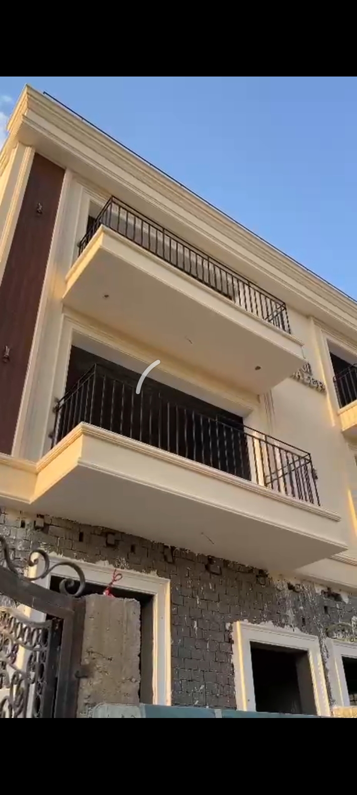 شقه بالحي الثاني شرق مدينه الشروق 