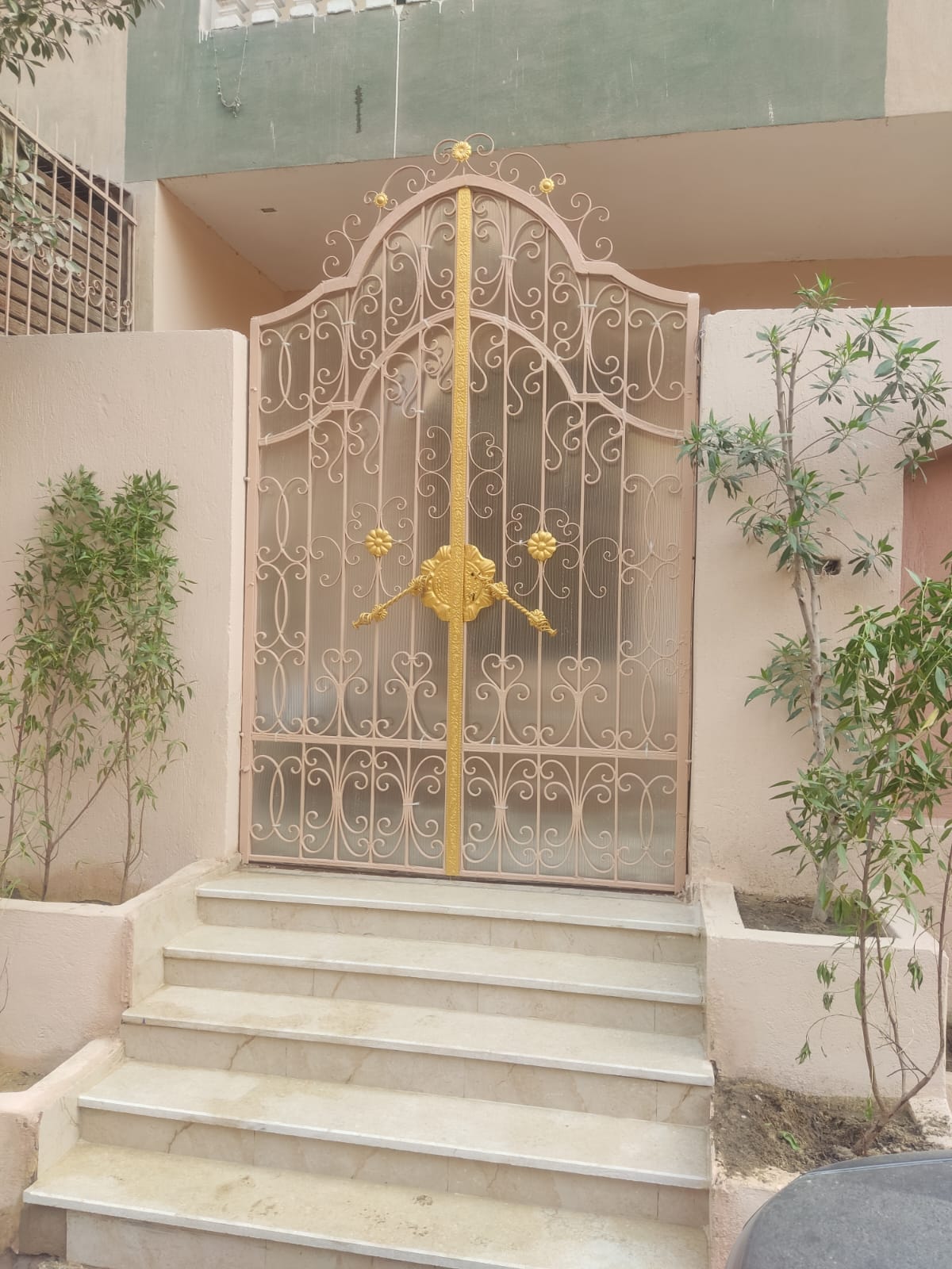 فرصه تلاك فيلا ارضي في موقع ممتاز ناصيه الشماليه شرقيه موقع استراتيجي حيوي