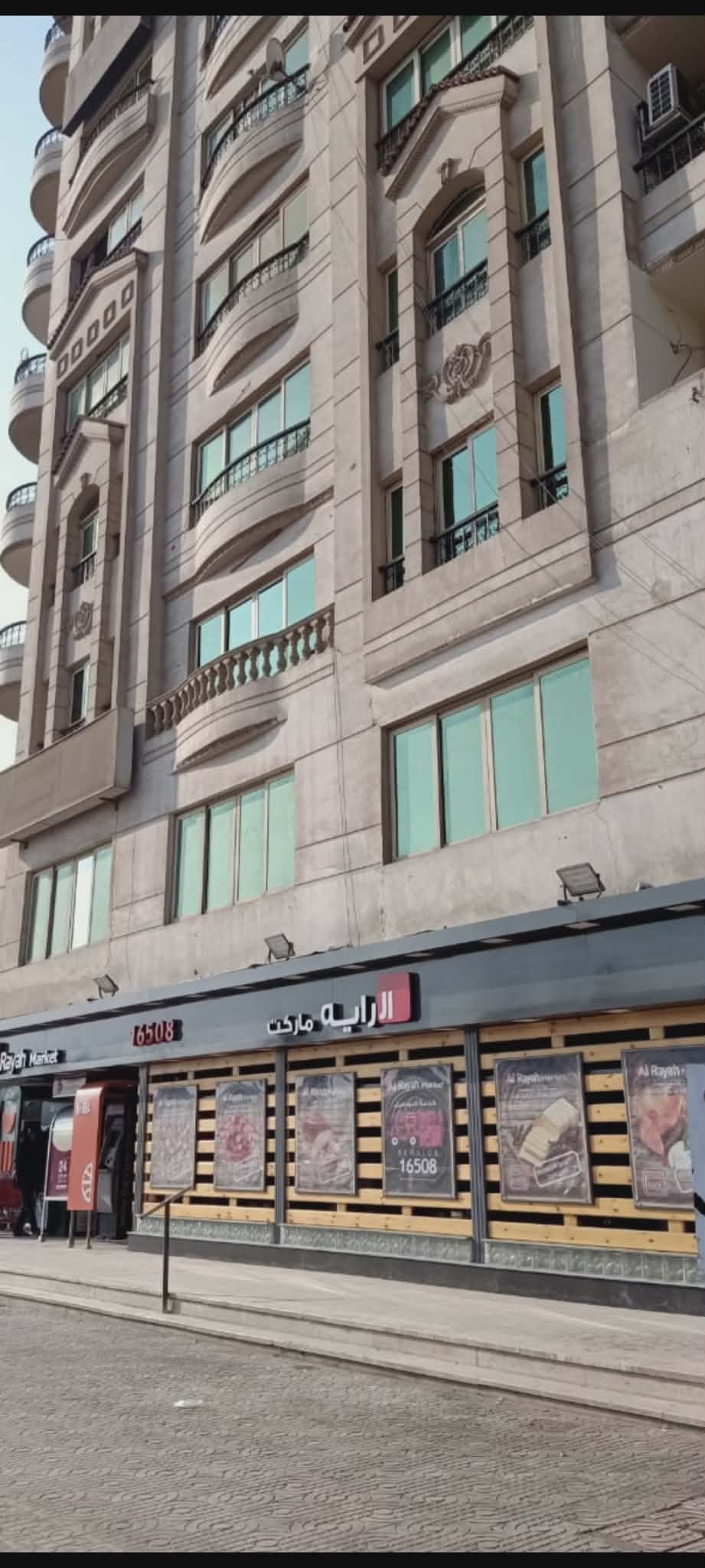 🔥 فرصة مميزة للسكن والاستثمار بمدينة نصر 🔥 شقة 200م بالمنطقة الثامنة، برج ناصية بفيو رئيسي مفتوح بالكامل، سوبر لوكس، 3 غرف نوم، ريسبشن قطعتين، مسجلة بالشهر العقاري ولها حصة في الأرض – مباني 2013 – بسعر 5,650,000 جنيه فقط!