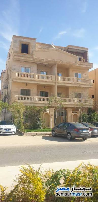 شقه بالمنطقه الرابعة عمارات الشروق 
