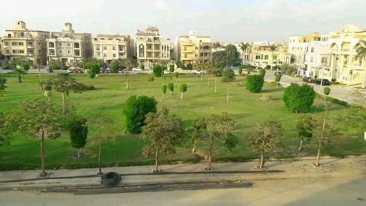 فرصة مميزة لامتلاك شقة في البنفسج فيلات – التجمع الخامس!